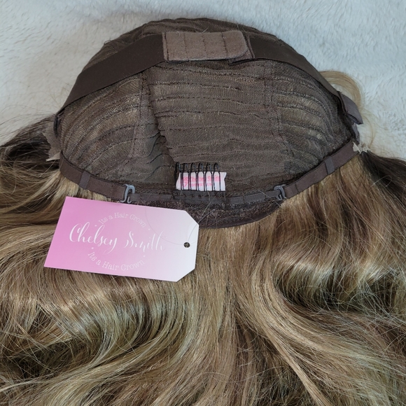 Brand New Lite brown wig - Picture 12 of 16